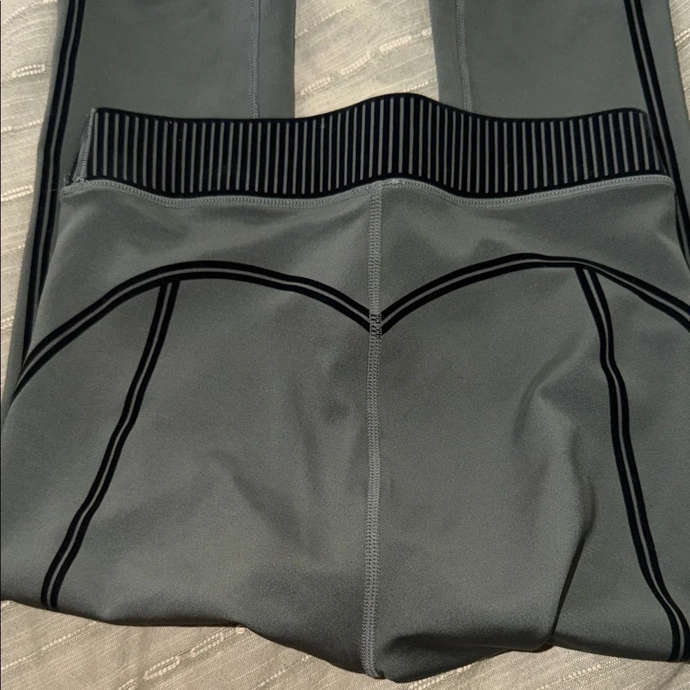 ALO airlift line up leggings dark cactus - Picture 4 of 6
